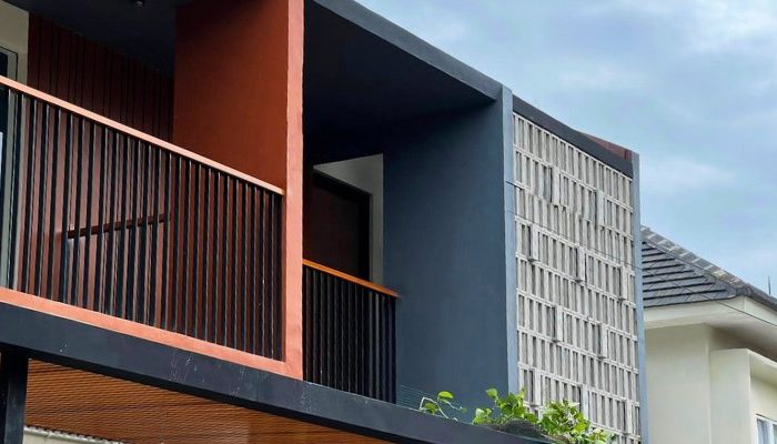 Exterior and interior views of CR House, a modern residential project in South Jakarta designed by YPA Architects, featuring an open layout, natural lighting, and contemporary materials.