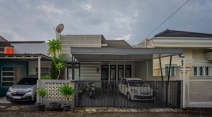 TW House Purbalingga dengan konsep open space yang menghubungkan ruang tamu, ruang bersantai, ruang makan, dapur, inner court, serta area servis dan mushola