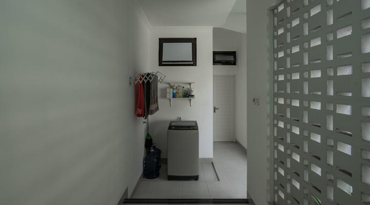 TW House Purbalingga dengan konsep open space yang menghubungkan ruang tamu, ruang bersantai, ruang makan, dapur, inner court, serta area servis dan mushola