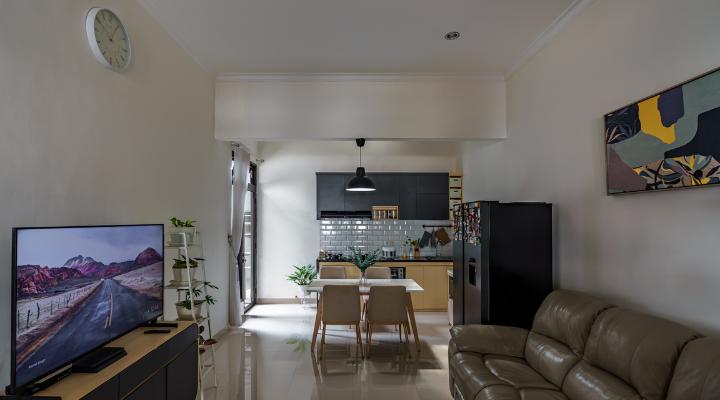 TW House Purbalingga dengan konsep open space yang menghubungkan ruang tamu, ruang bersantai, ruang makan, dapur, inner court, serta area servis dan mushola
