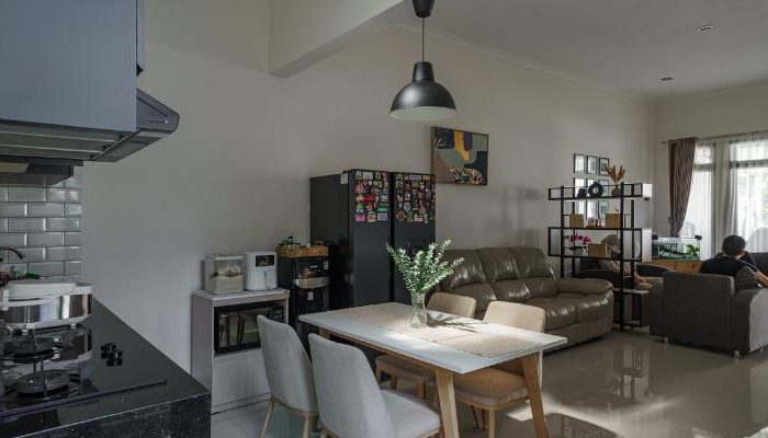 TW House Purbalingga dengan konsep open space yang menghubungkan ruang tamu, ruang bersantai, ruang makan, dapur, inner court, serta area servis dan mushola