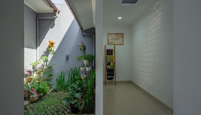 TW House Purbalingga dengan konsep open space yang menghubungkan ruang tamu, ruang bersantai, ruang makan, dapur, inner court, serta area servis dan mushola